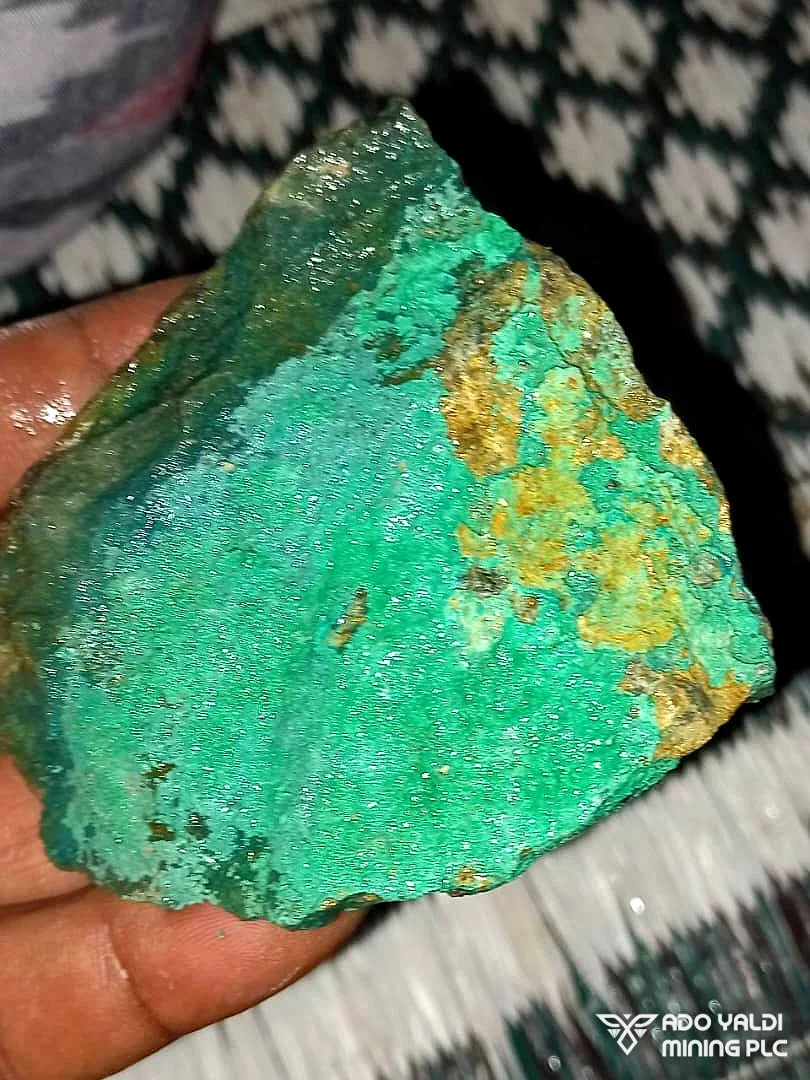 High-grade copper oxide ore from Afar